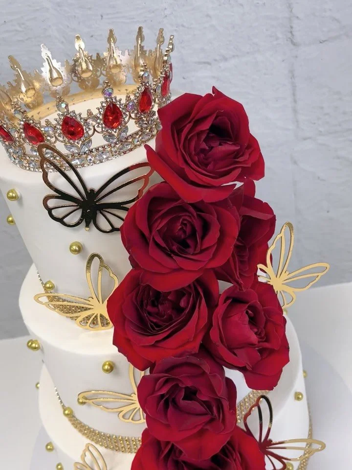 Turning dreams into tiers ✨❤️
This quincea&ntilde;era cake is all about bold elegance&mdash;deep red roses cascading down smooth ivory tiers, finished with luxe gold accents and a crown fit for a queen 👑
#Quincea&ntilde;eraCake #RedRosesCake #Custom