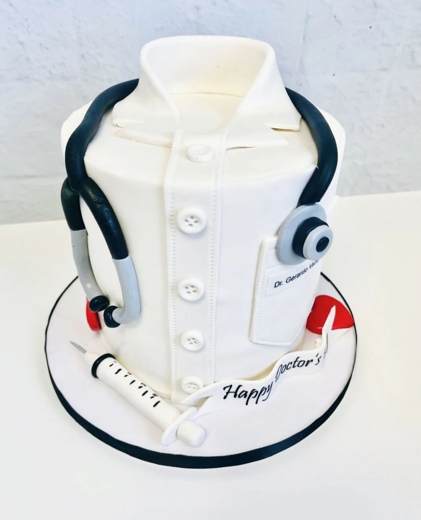 Celebrating the hands that heal and the hearts that care 🤍🩺
This custom doctor-themed cake is our sweet way of saying thank you to all the incredible physicians out there&mdash;today and every day. Happy National Doctors Day!
#NationalDoctorsDay #H