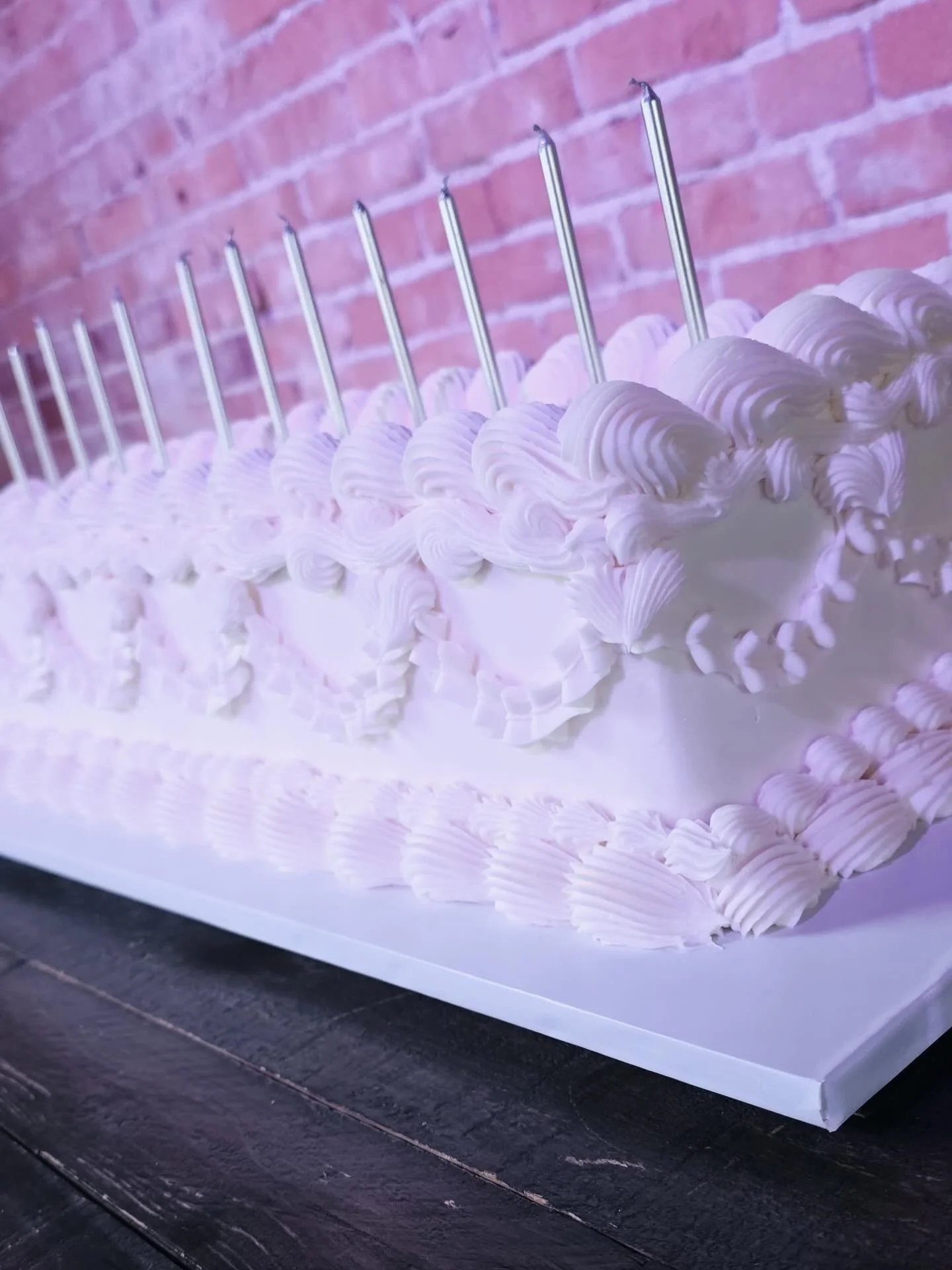 A closer look at this beauty 🤍✨
We had the honor of creating this elegant rectangular wedding cake for Sarah &amp; Derrick&rsquo;s special day, and we loved every detail of it.
Venue: @strogersdepot 
Wedding Planner: @threesistersep 

#WeddingCake #