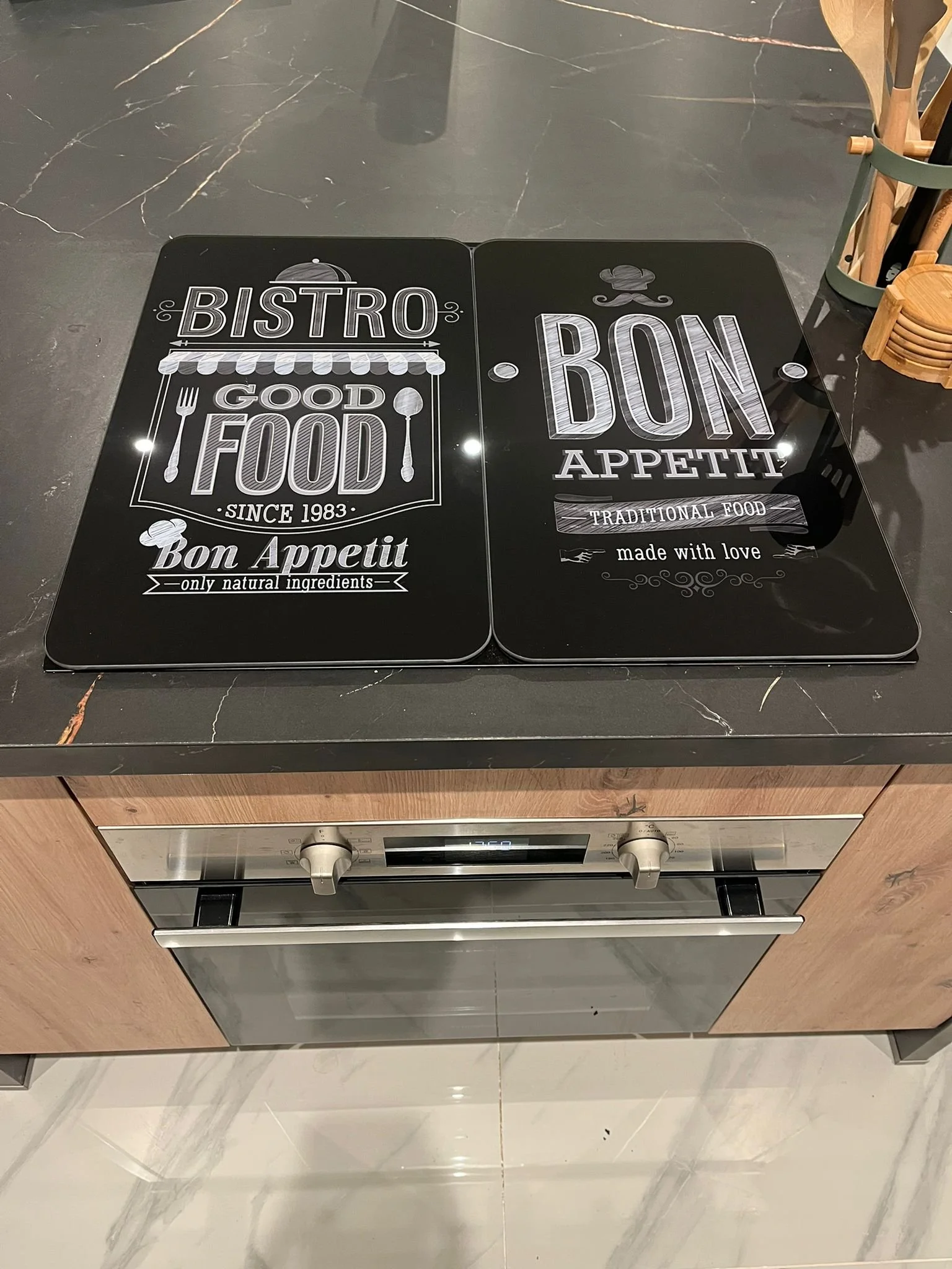 Plaques de cuisson et four - Pièce de vie.jpeg