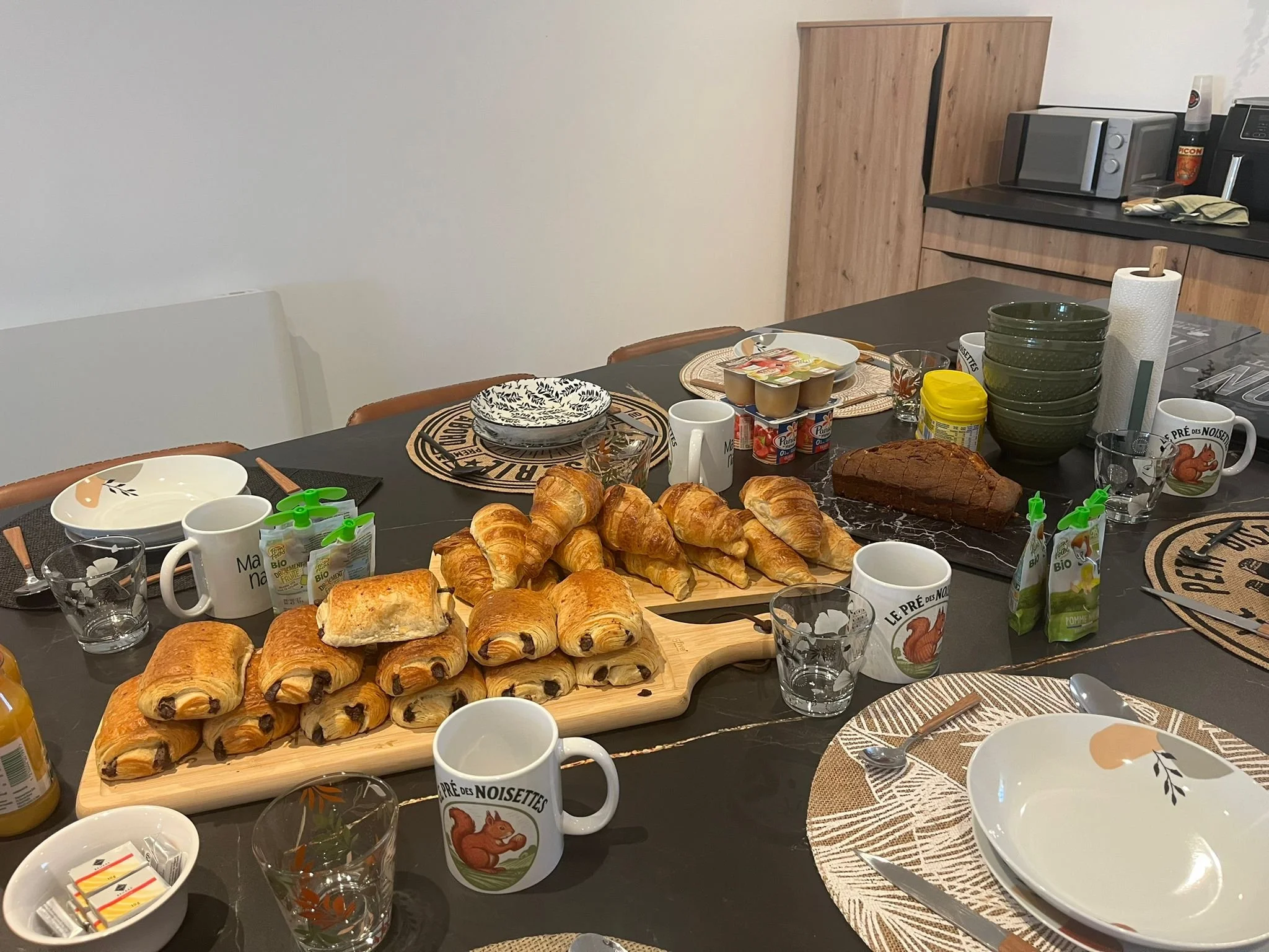 petit dejeuner viennoiseries.jpeg