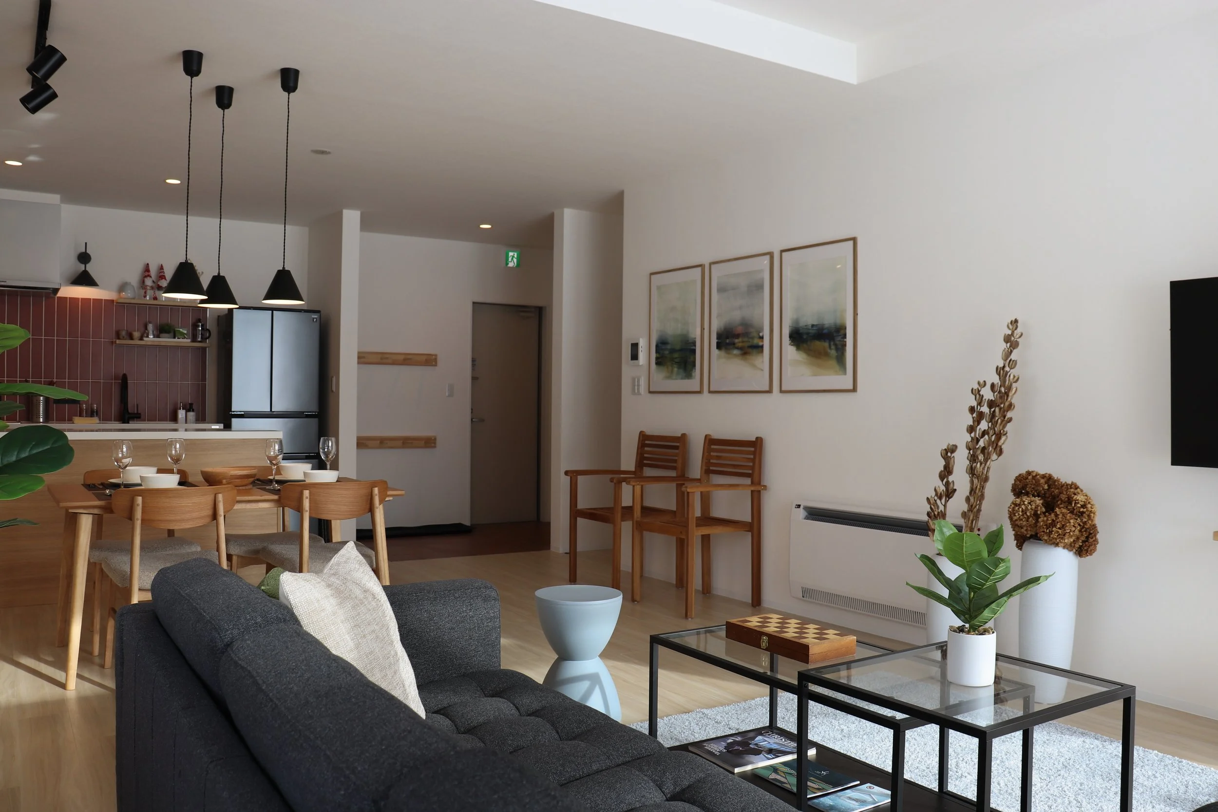 living-room-towards-genkan.jpg
