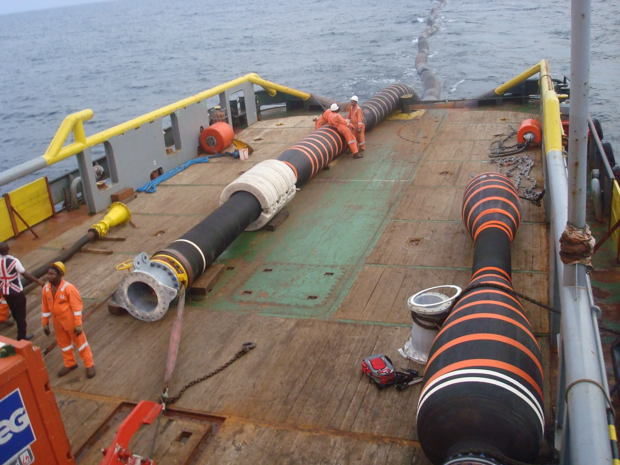 Various work on 20 inches floating hoses (22).JPG