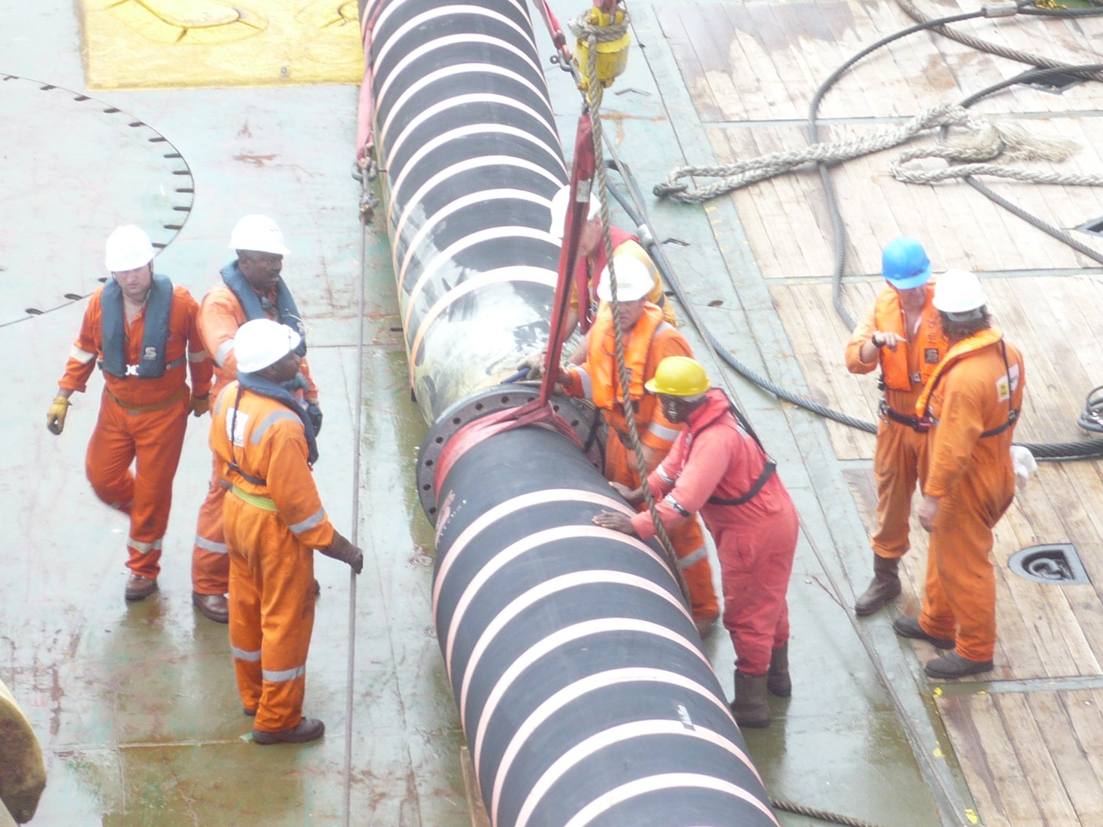Various work on 20 inches floating hoses (2).JPG