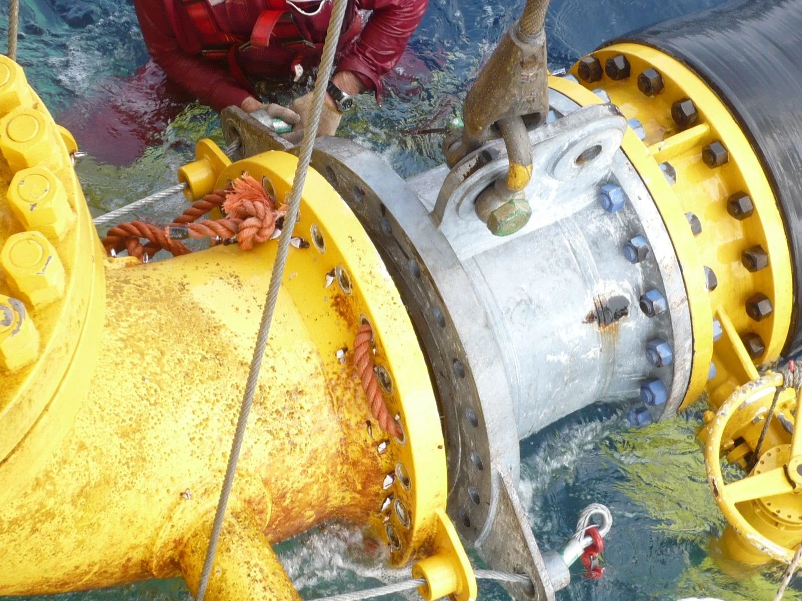 Various work on 20 inches floating hoses (11).JPG