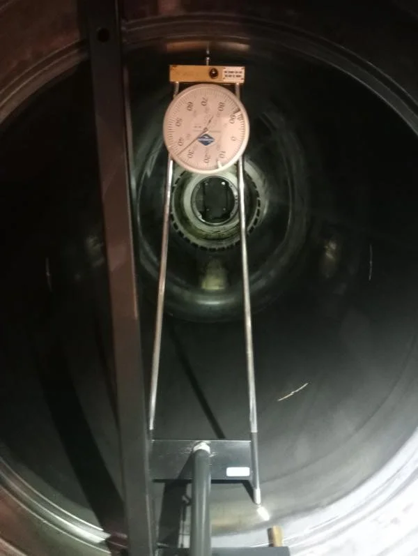 ME exhaust valve and piston overhaul (2).jpg