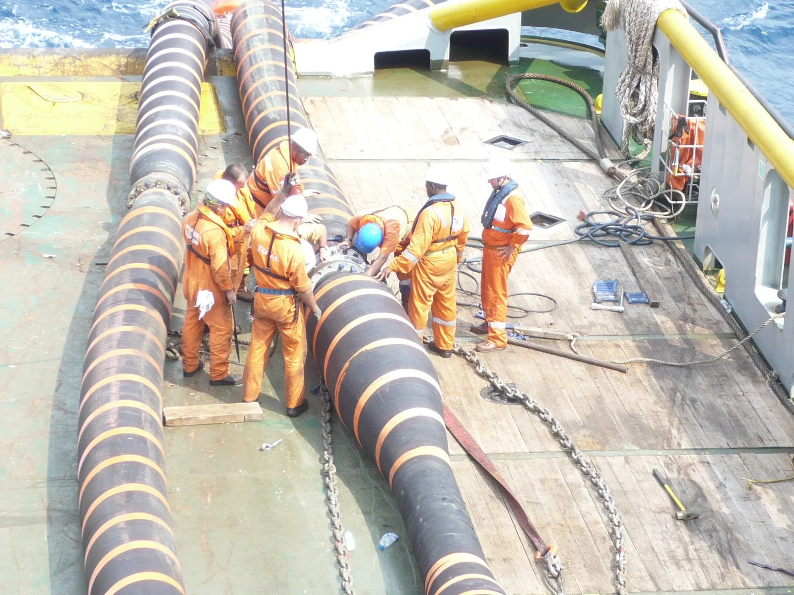 Various work on 20 inches floating hoses (5).JPG