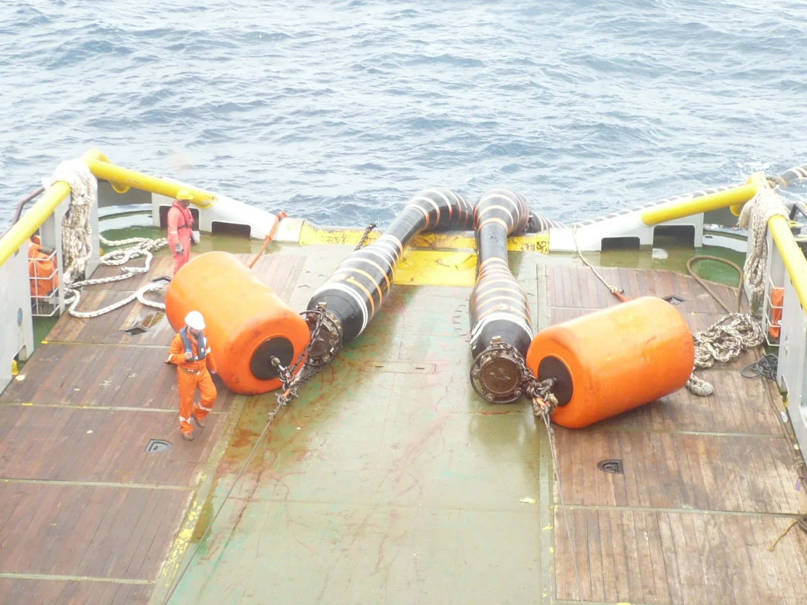 Various work on 20 inches floating hoses (4).JPG