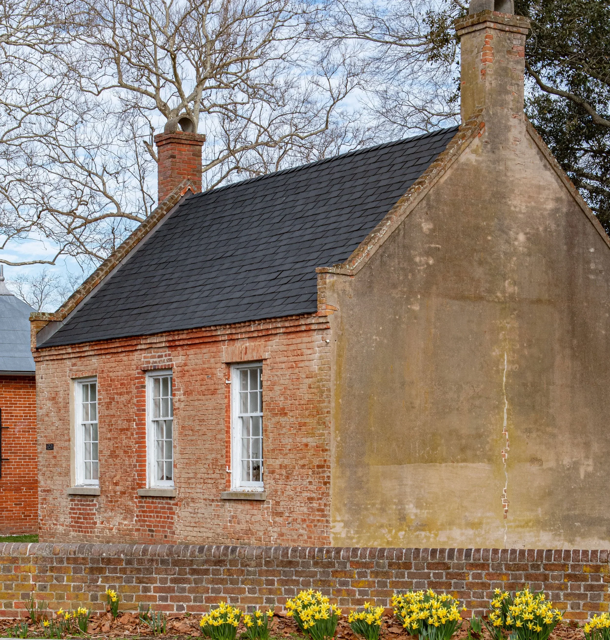Colonial Court Circle