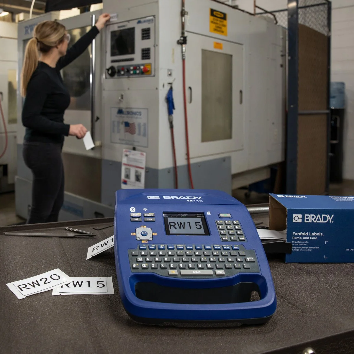 M710 Portable Label Printer (2).jpg