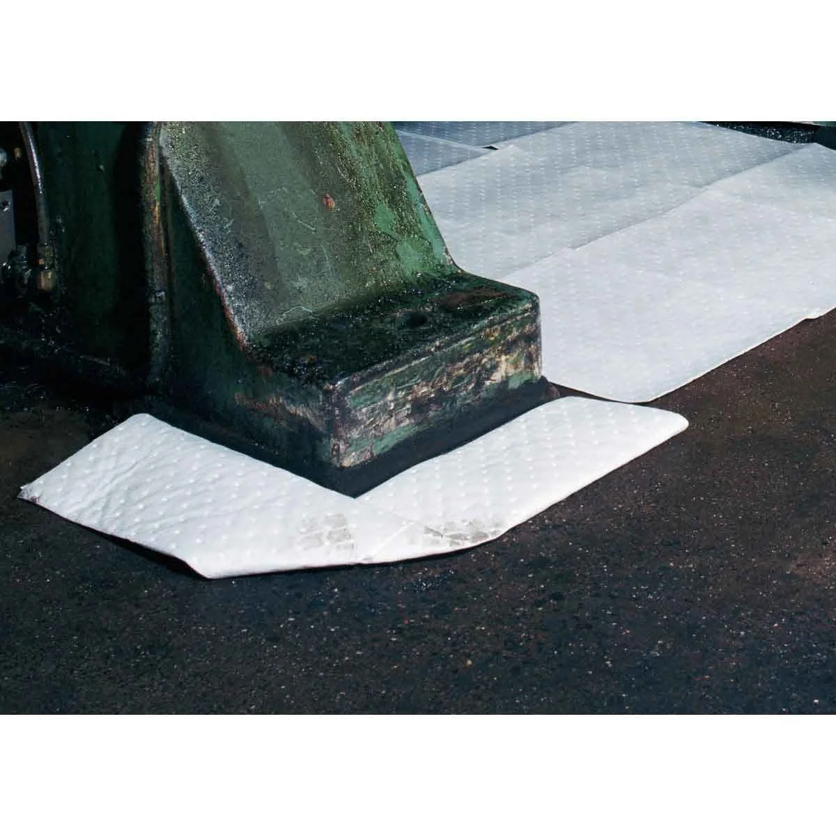 SPC100 Oil Absorbent Pad (1).jpg
