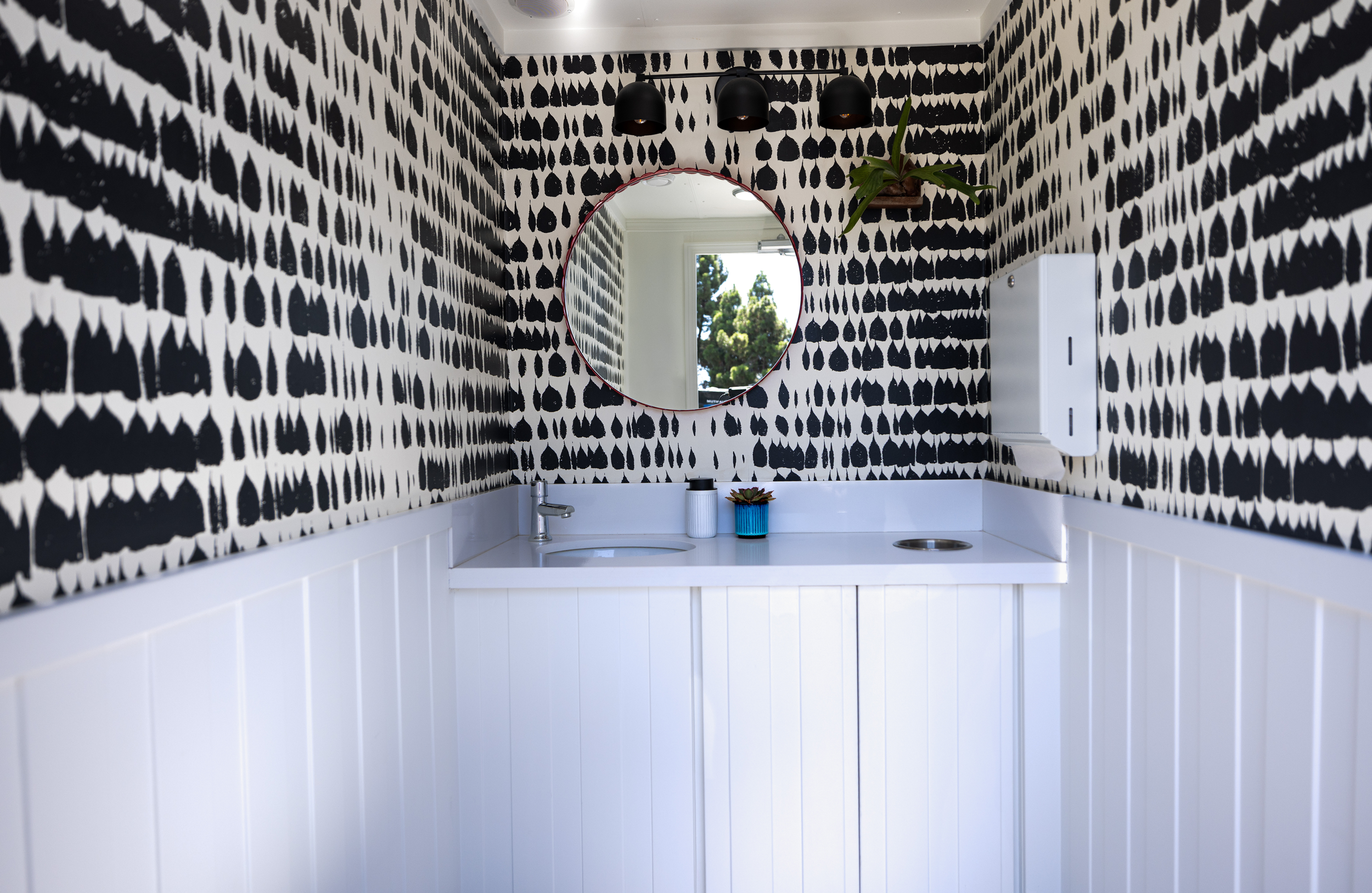 Queen of Spain — Designed for the vintage Queen Of Spain Wallpaper released by Schumacher in 1963. This space oozes style & sophistication!