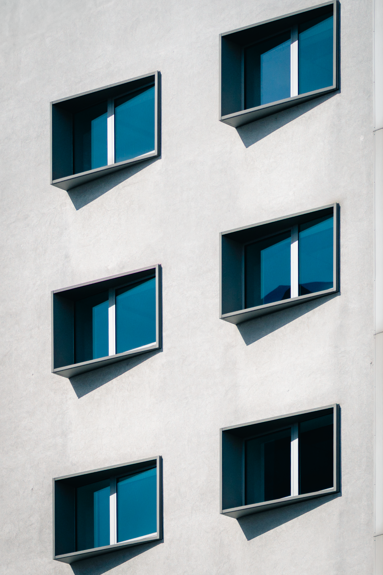 Paper Planes and Windows in Milano.png