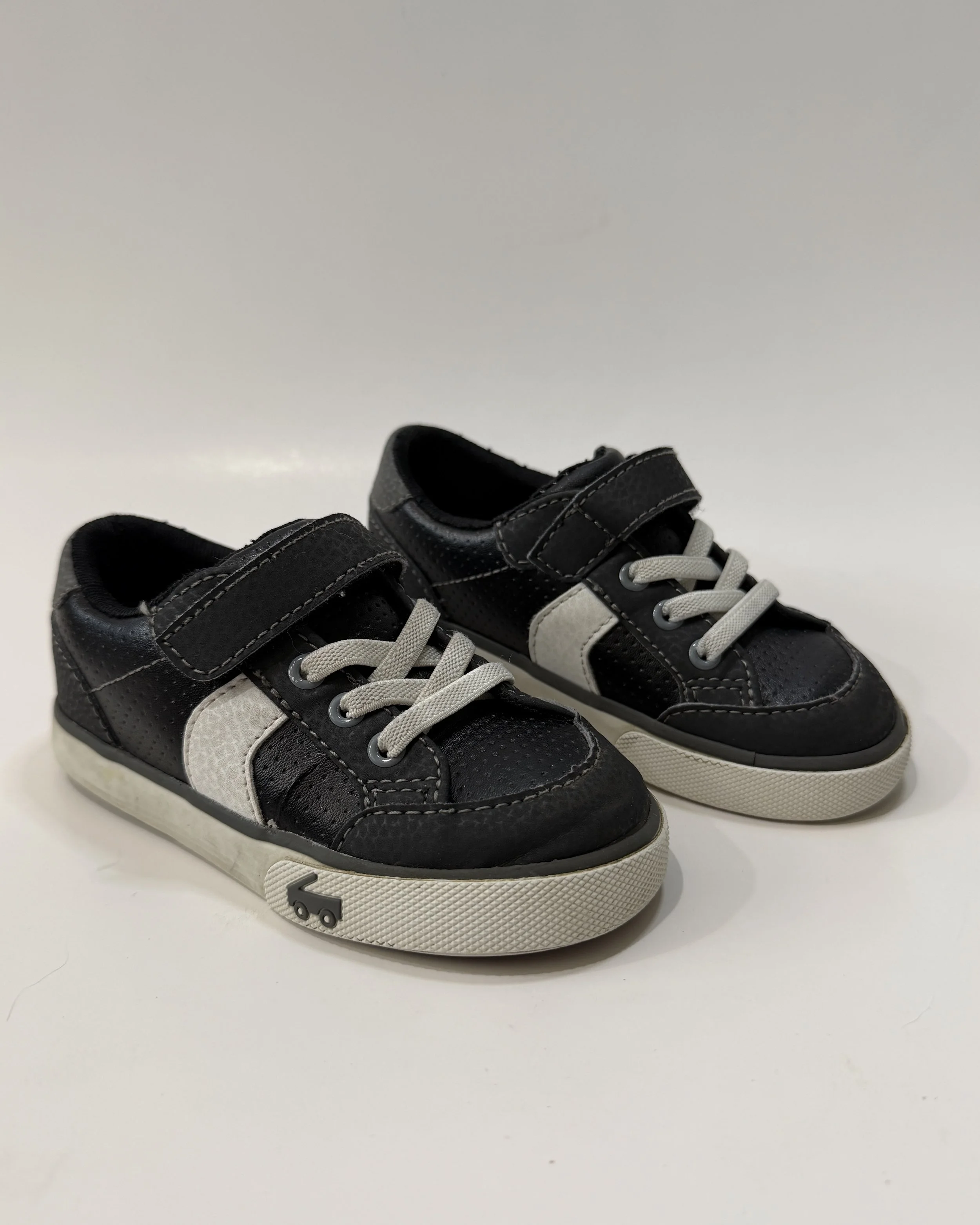 See Kai Run Black & Gray Sneakers | Size 8