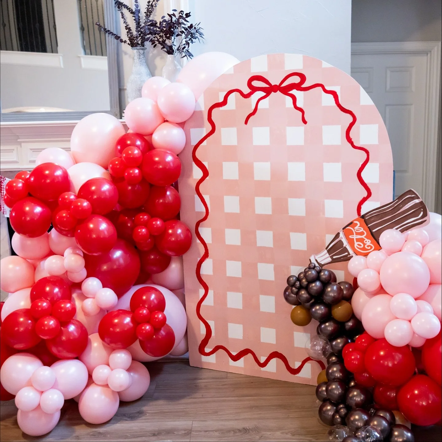 Oh BABY POP! This theme is the sweeeetest way to celebrate a baby girl on the way. 

📸: @stephany.burns.03