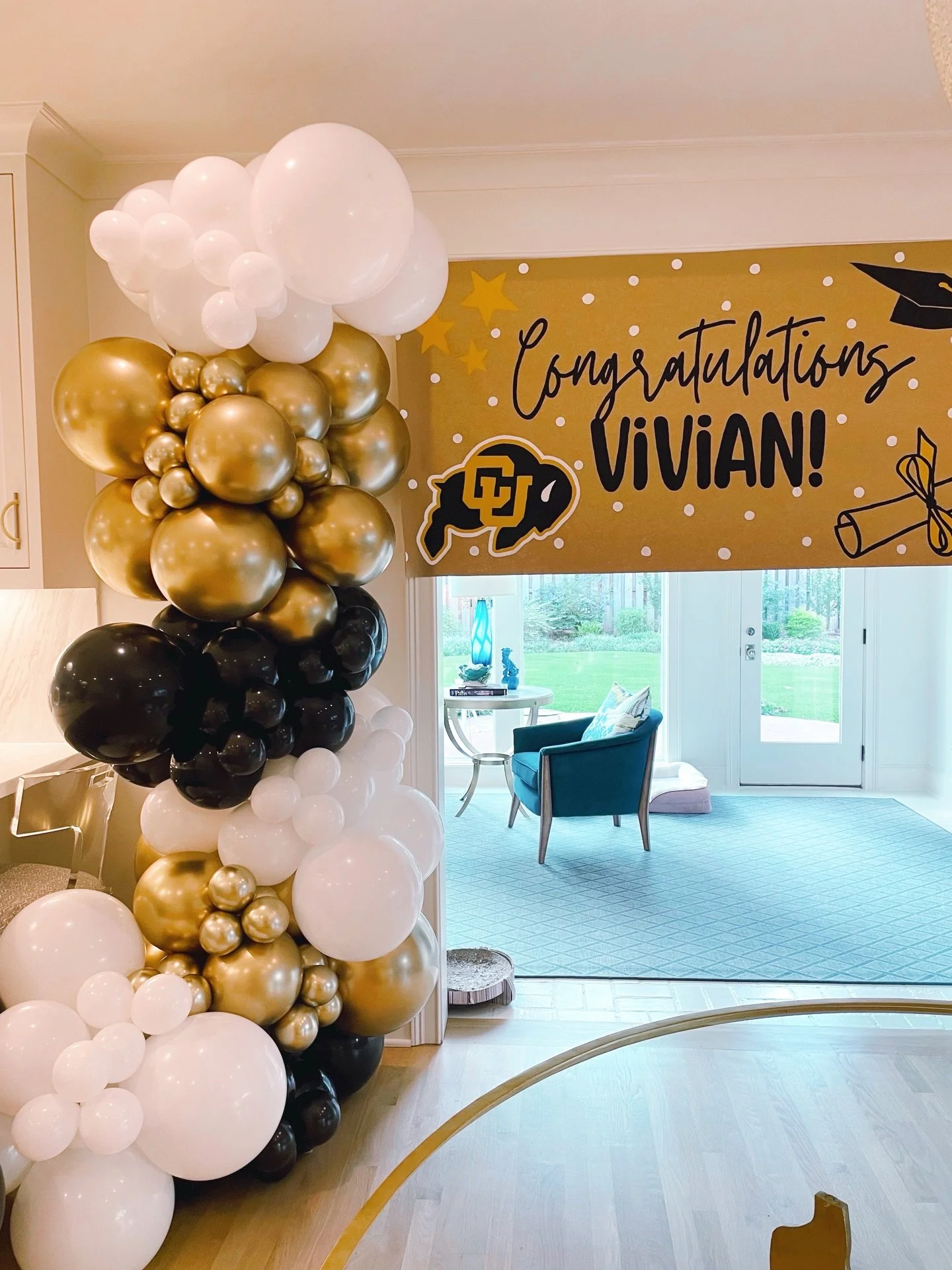 Graduation is coming fast! 💨👩&zwj;🎓 We would love to work with you. Please send an inquiry on BougieBalloon.com (link in profile) to get the decor off your list. Our calendar gets booked quickly in the new year, so don&rsquo;t wait.

#graduationba