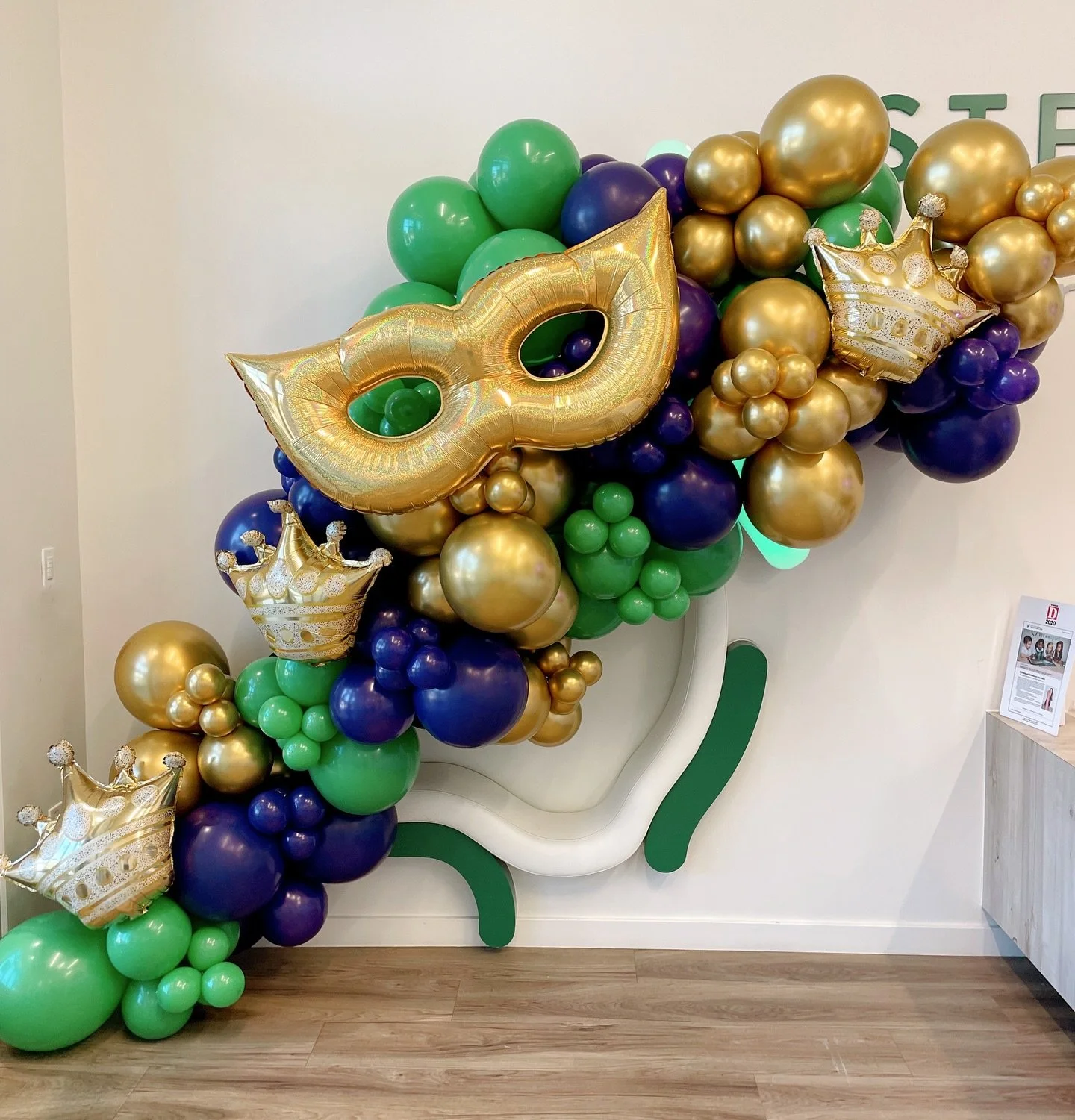 Let them eat KING CAKE! ⚜️ May your Tuesday be the Fattest.