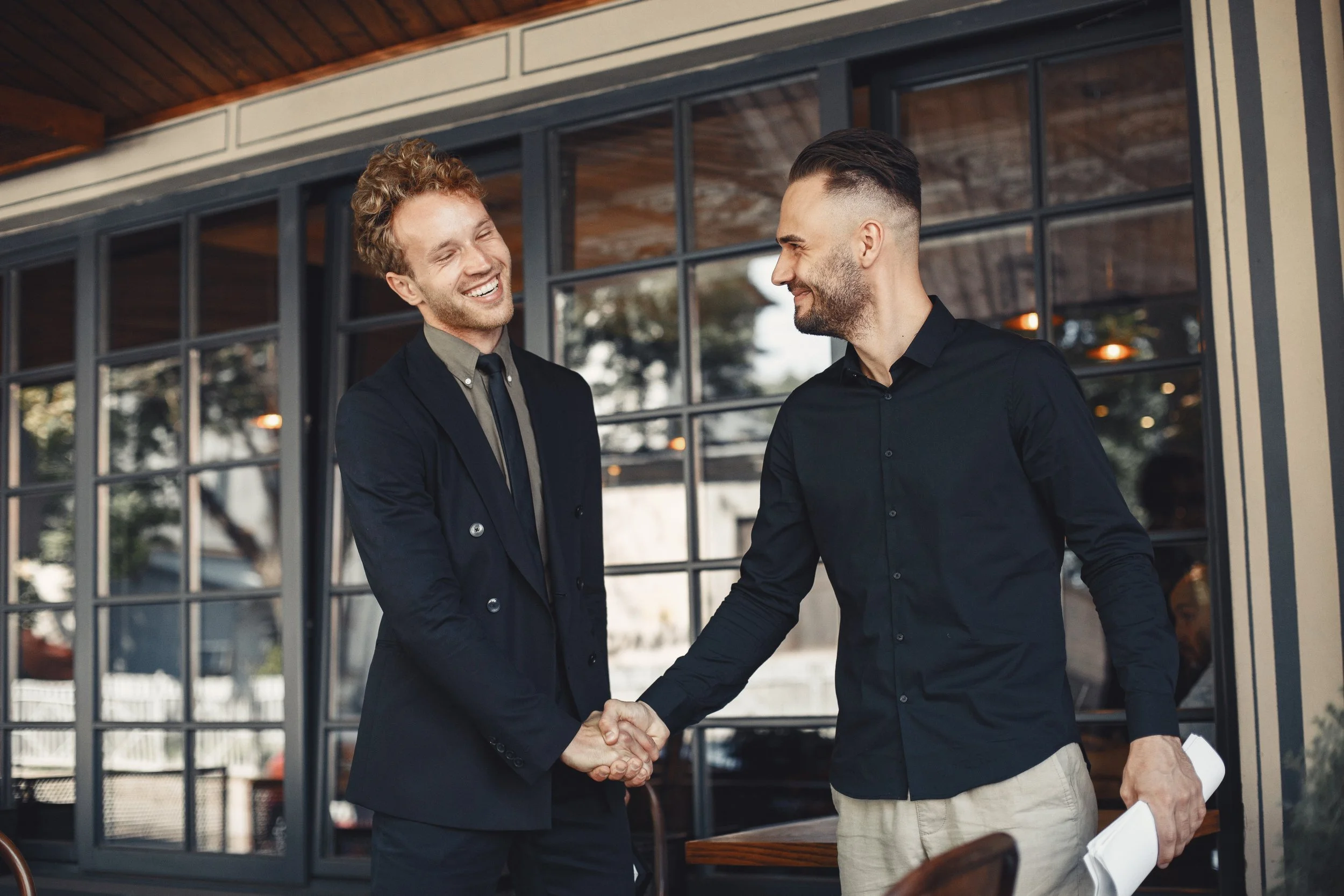 2 men shaking hands in an office