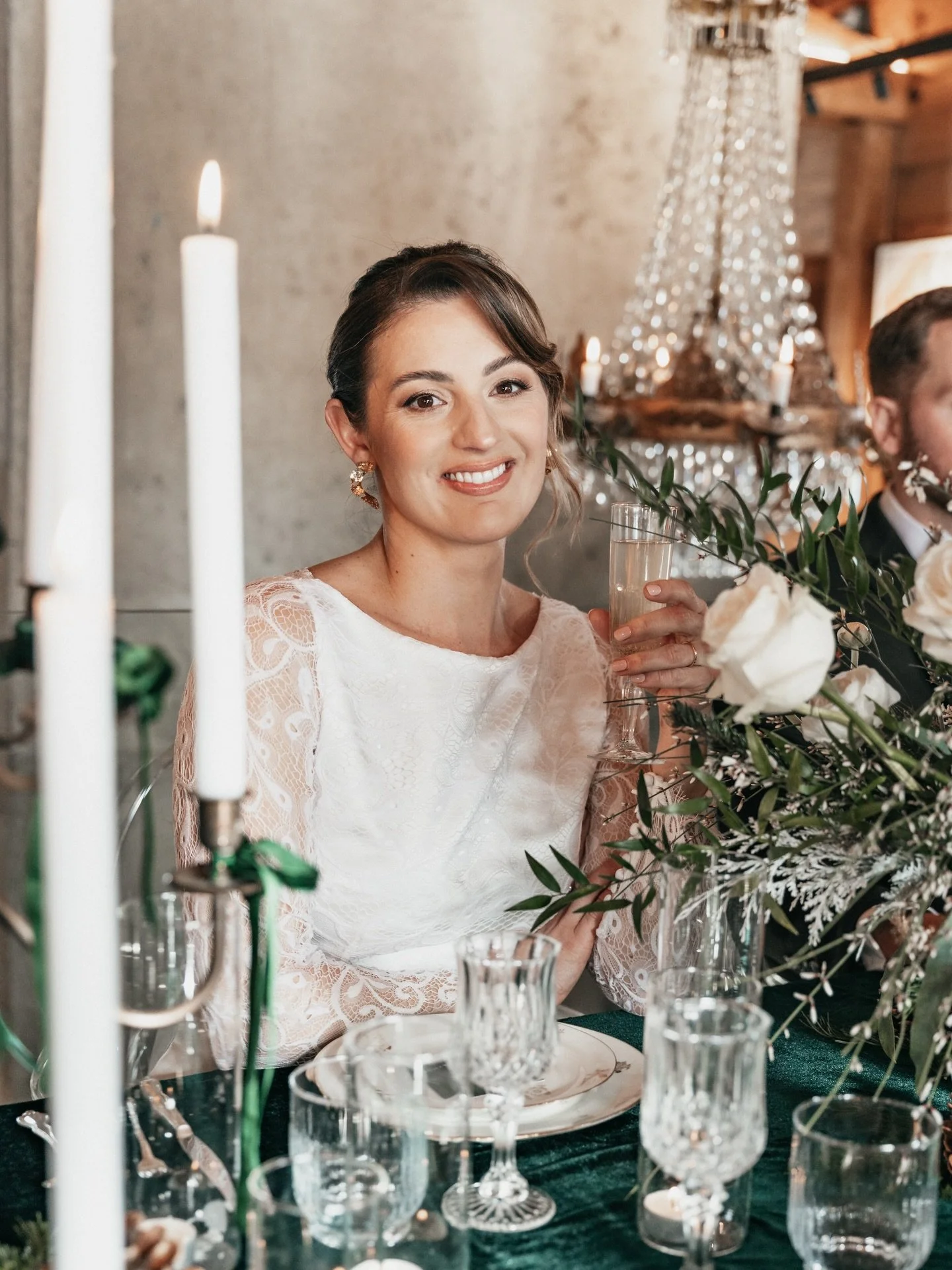 Dreamy wedding in the Alpes 🤍❄️🏔️

Wedding Planner : @solario.nuptiae 
Lieu de r&eacute;ception : @lerelaisdescommunailles
Photographe : @goldhibiscus_photography
D&eacute;coration : @calicoeventdesign
Fleuriste : @fleuraison_eter_nell
Robe : @a.te