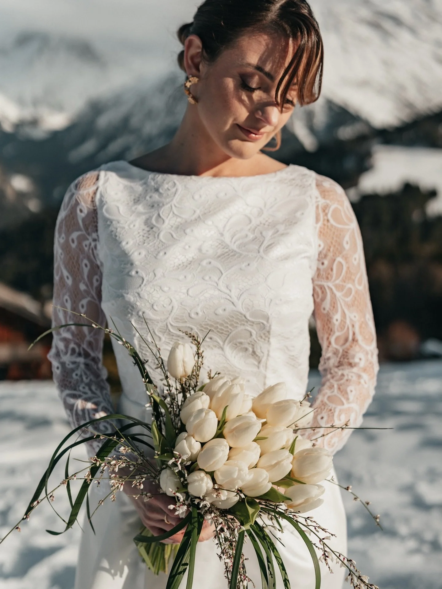 Wonderful winter bride ❄️🤍

Wedding Planner : @solario.nuptiae 
Lieu de r&eacute;ception : @lerelaisdescommunailles 
Photographe : @goldhibiscus_photography 
D&eacute;coration : @calicoeventdesign 
Fleuriste : @fleuraison_eter_nell 
Robe : @a.telier