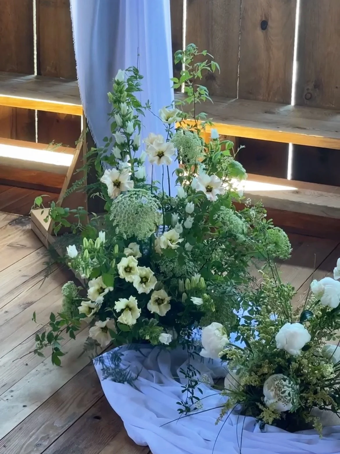 ☁️🌾✨

Dreamy meadow ceremony pieces, set in a barn.