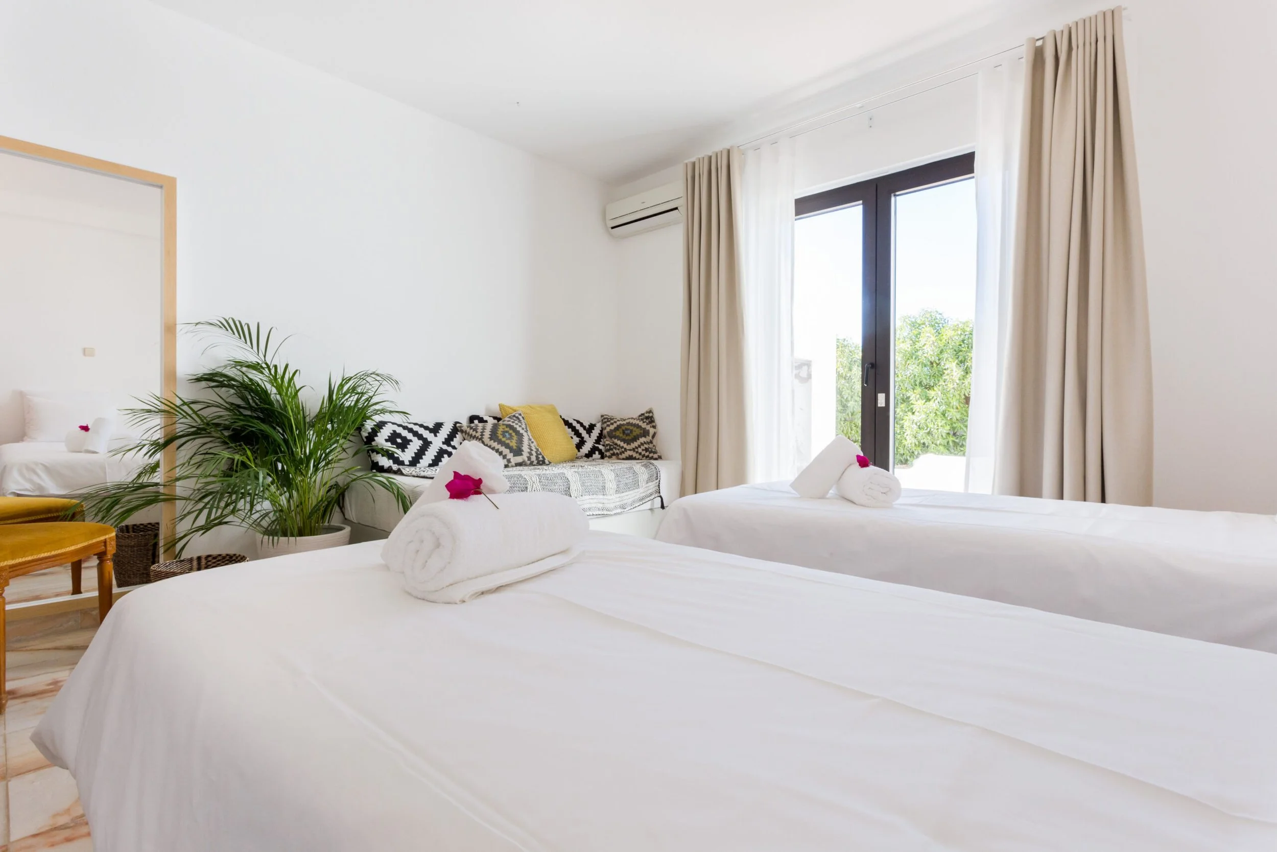 TRIPLE ROOM