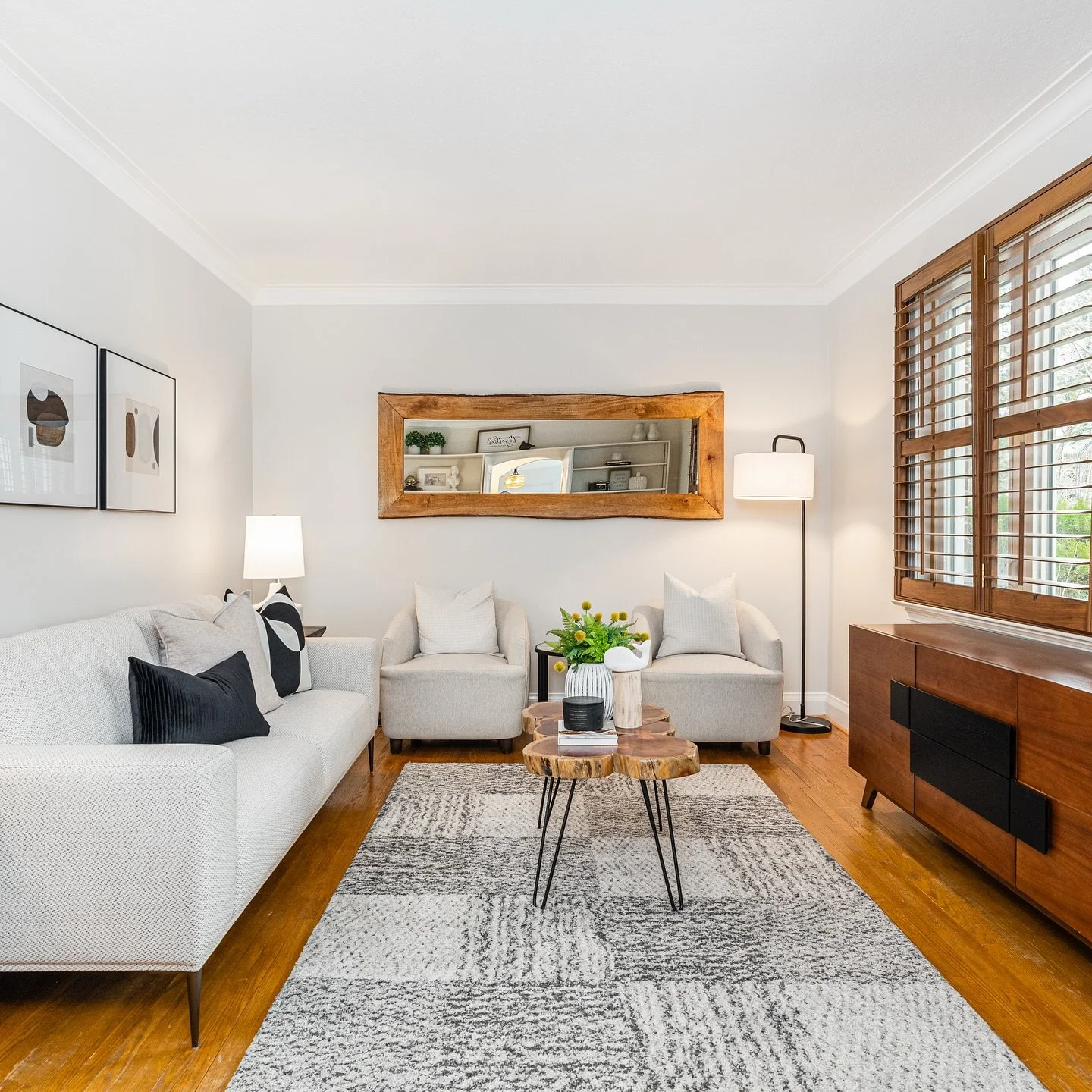 📸 Bringing properties to life through powerful visuals ✨🏡 From elegant interiors to serene outdoor retreats, this home is a dream inside and out!
.
.
.
.
.
#realestatevisuals #realestatephotographer #realestatephotography #realestatephoto #interior