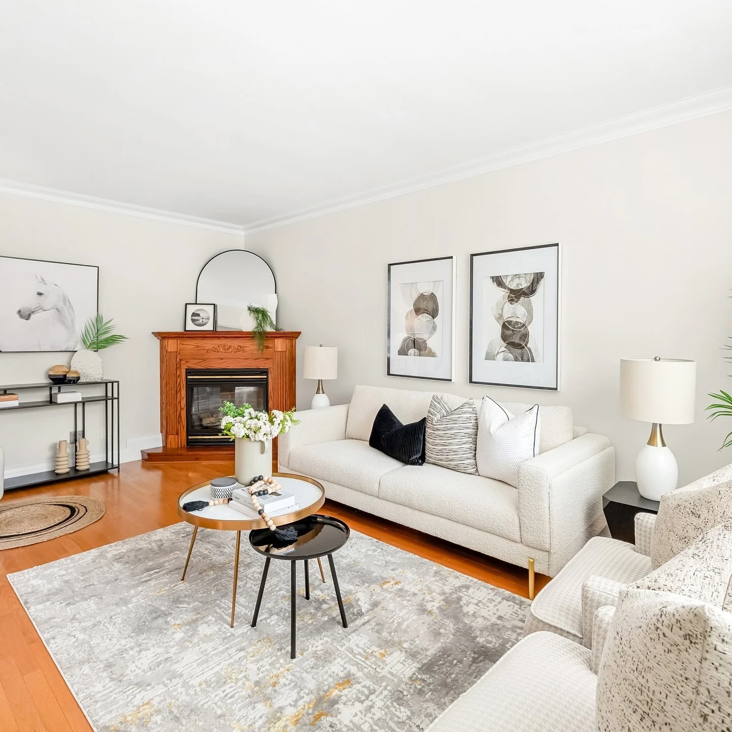 Modern charm meets cozy elegance ✨ Bright spaces, warm wood accents, and stylish details make this home truly inviting. 🏡🤍

Want your listings to stand out? Send me a DM to get started!🚀📸
.
.
.
.
.
#realestatephotography #realestatephoto #realest