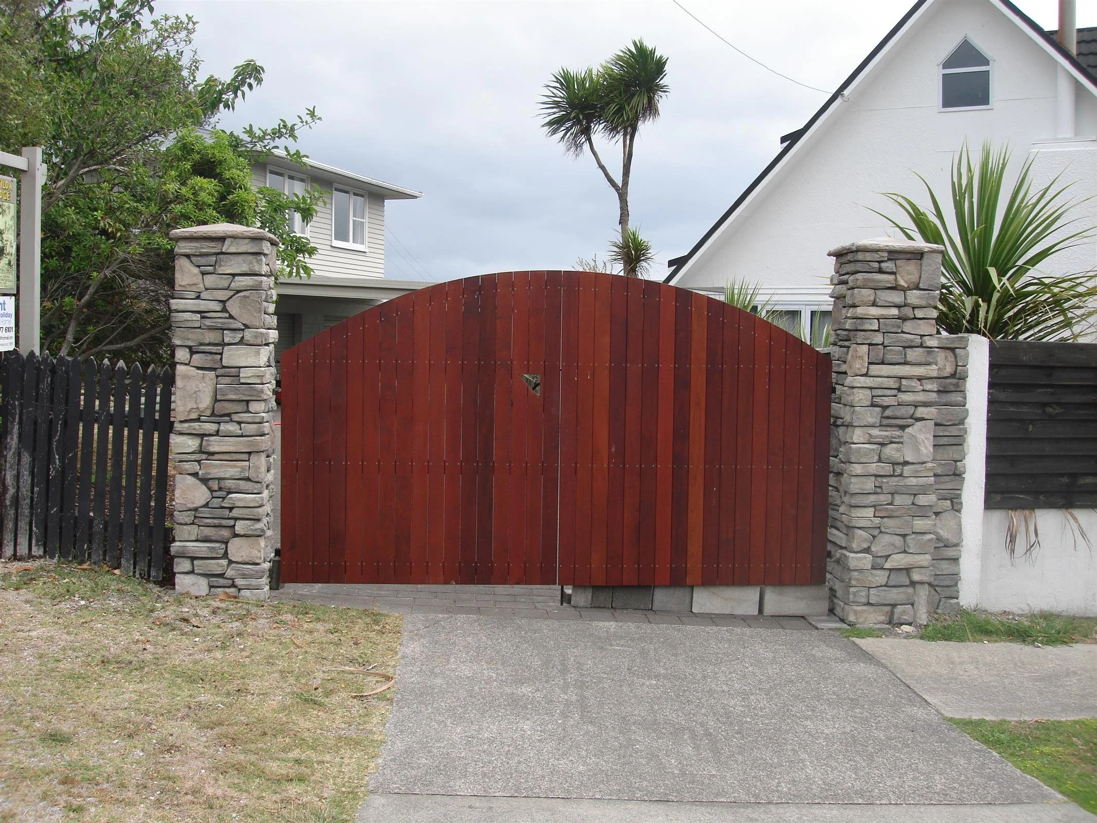 Rustic Ledge Alexandra and Country Rubble Polermo