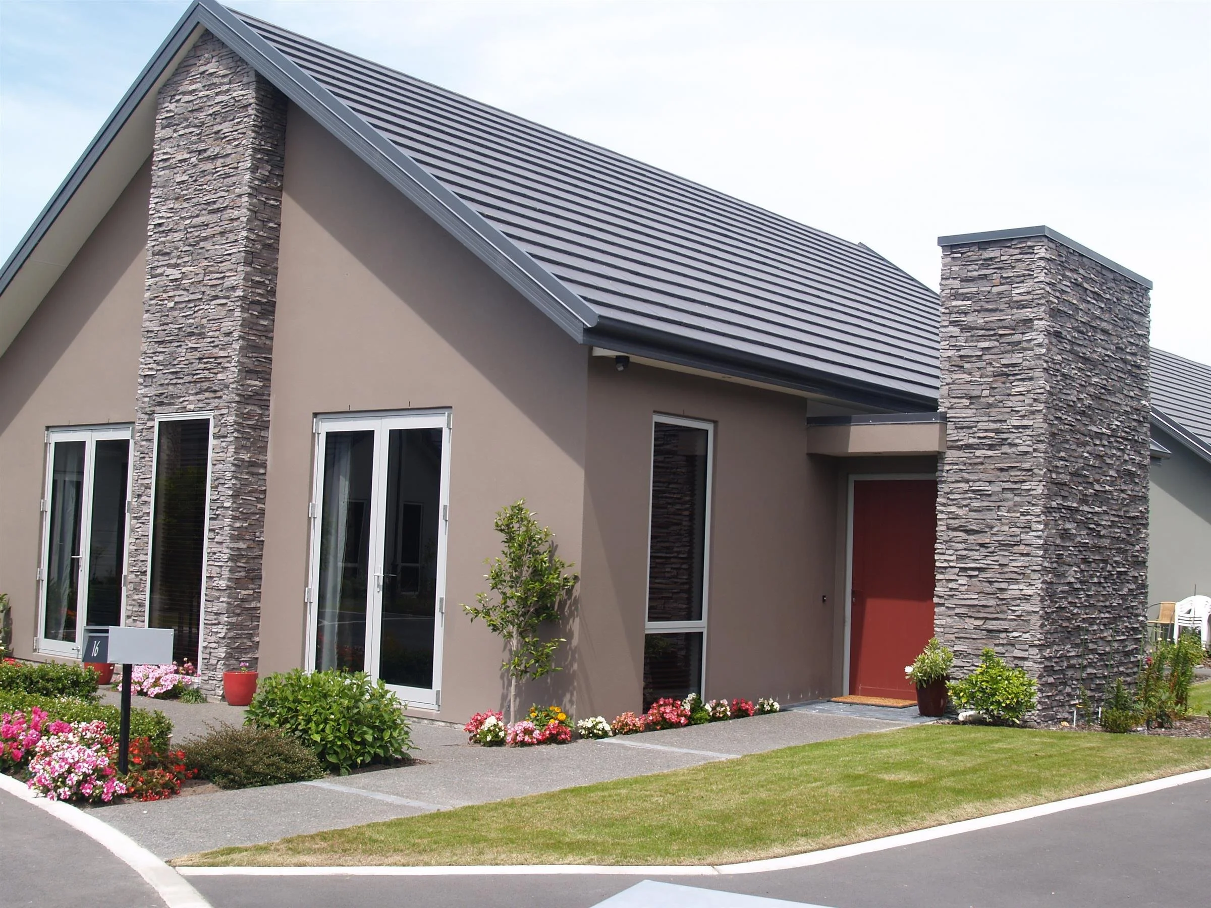 Craigeburn lane,unit 16,Stacked Stone Slate Grey (Custom).JPG