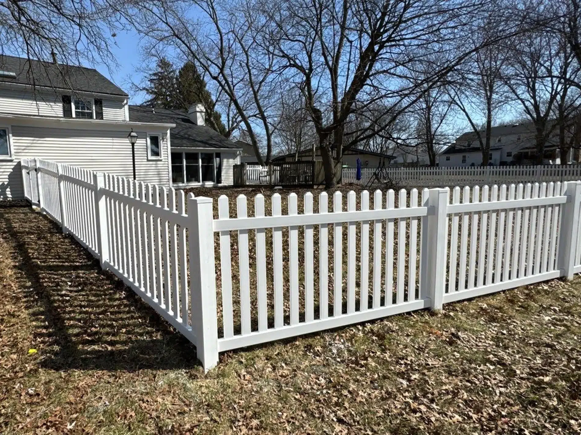 vinyl-fence-installation-roanoke-in-3.webp