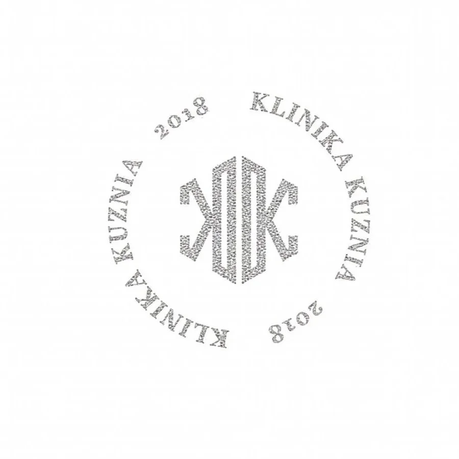 Circular logo with the text "KLINIKA KUZNA" and the year "2018" around a stylized monogram in the center.