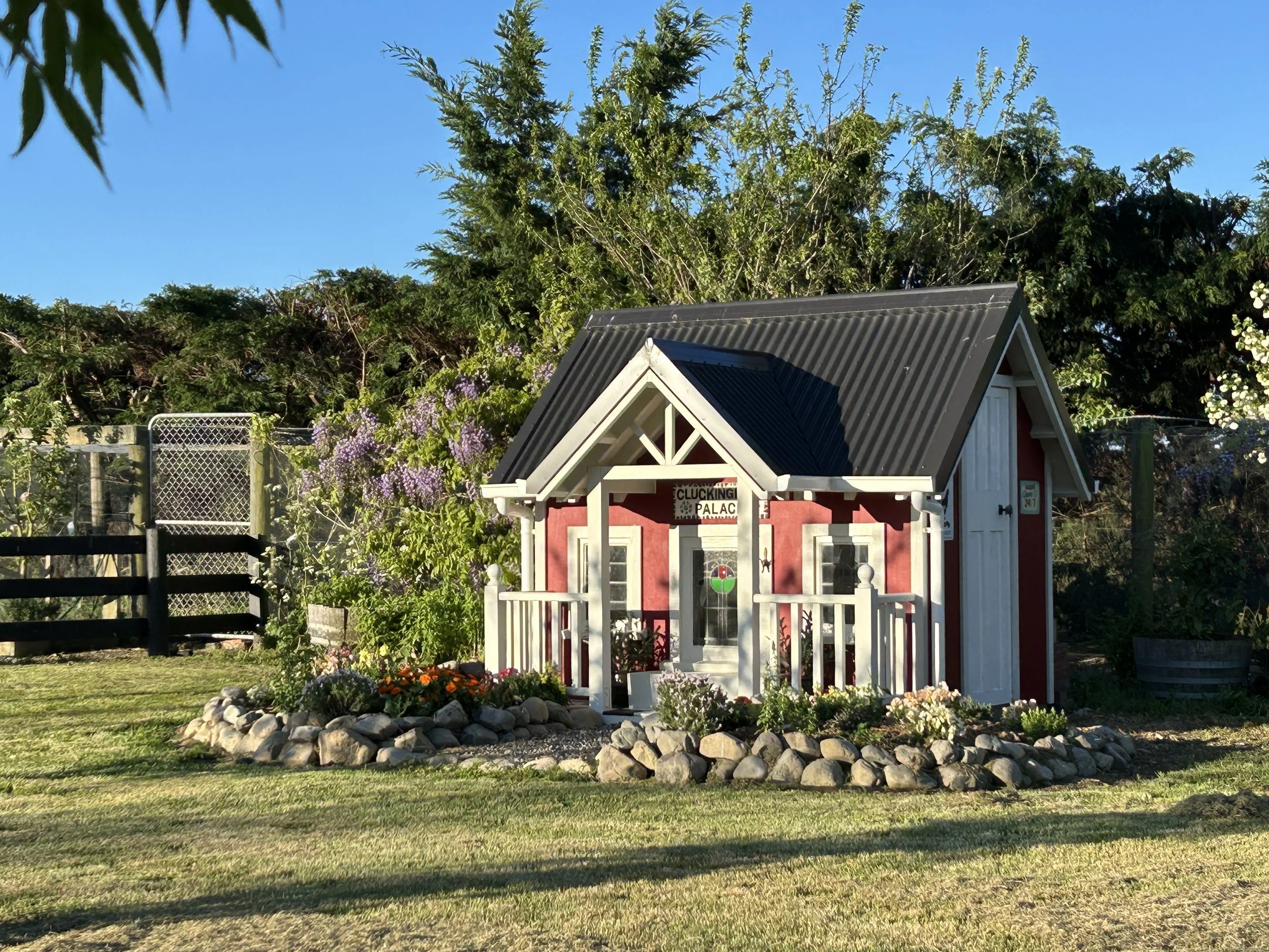 Cluckingham Palace 34.JPG