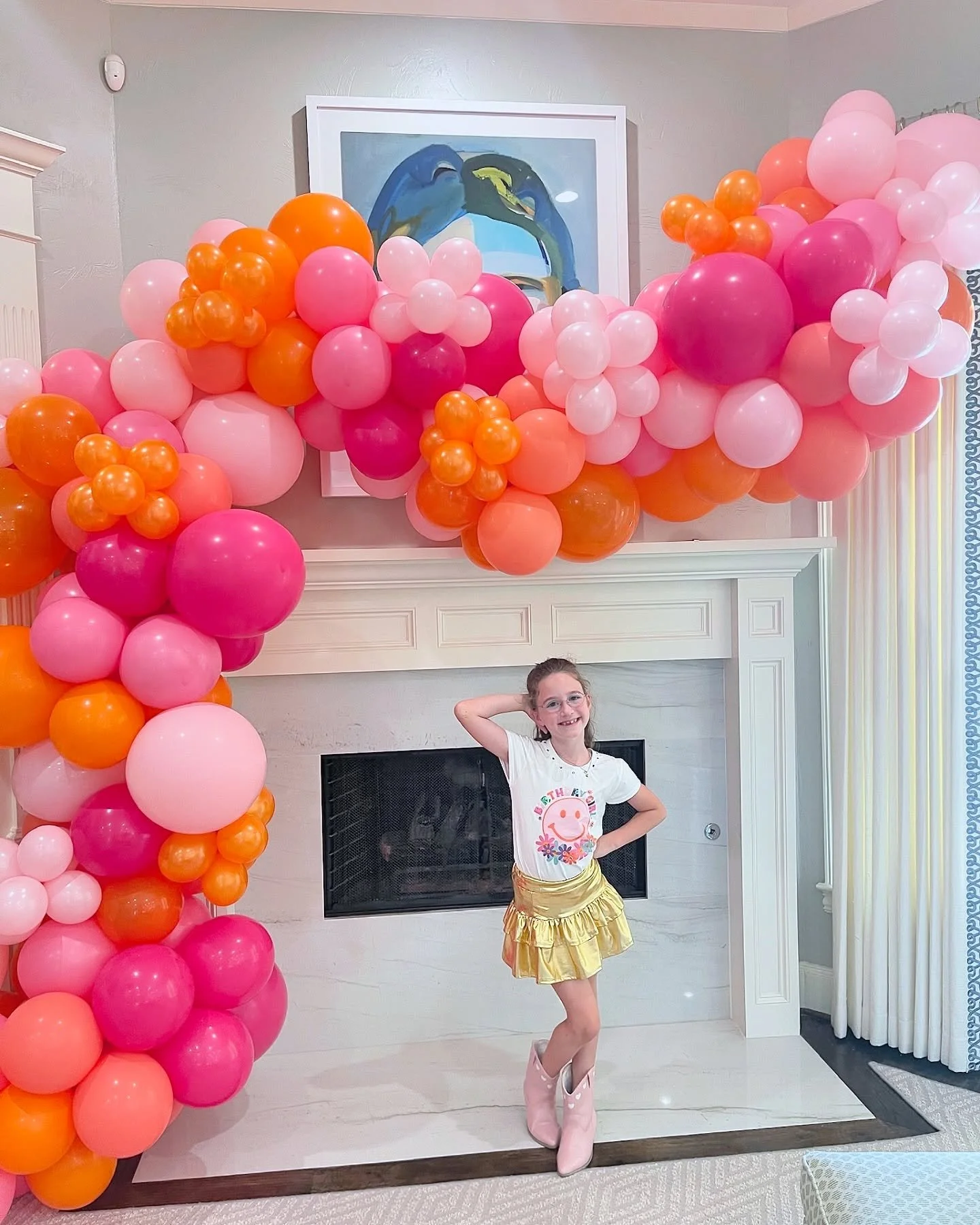 🩷🎈🧡A pop of color and a whole lot of sass! Happy Wednesday! 🧡🎈🩷