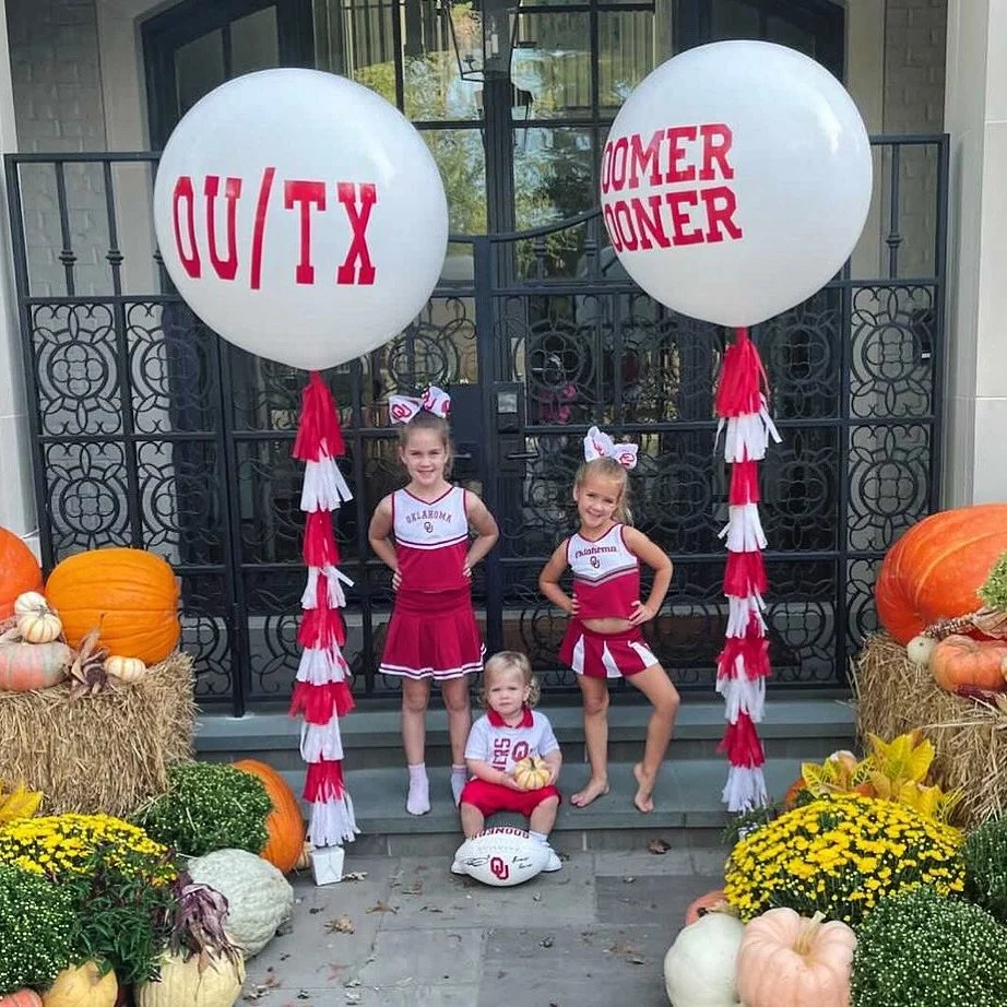 🎈🐴It&rsquo;s almost OU Texas Weekend! If you have not ordered your balloons yet, email us today!! We have LIMITED spots left for this weekend. Boomer Sooner! 🐴🎈
