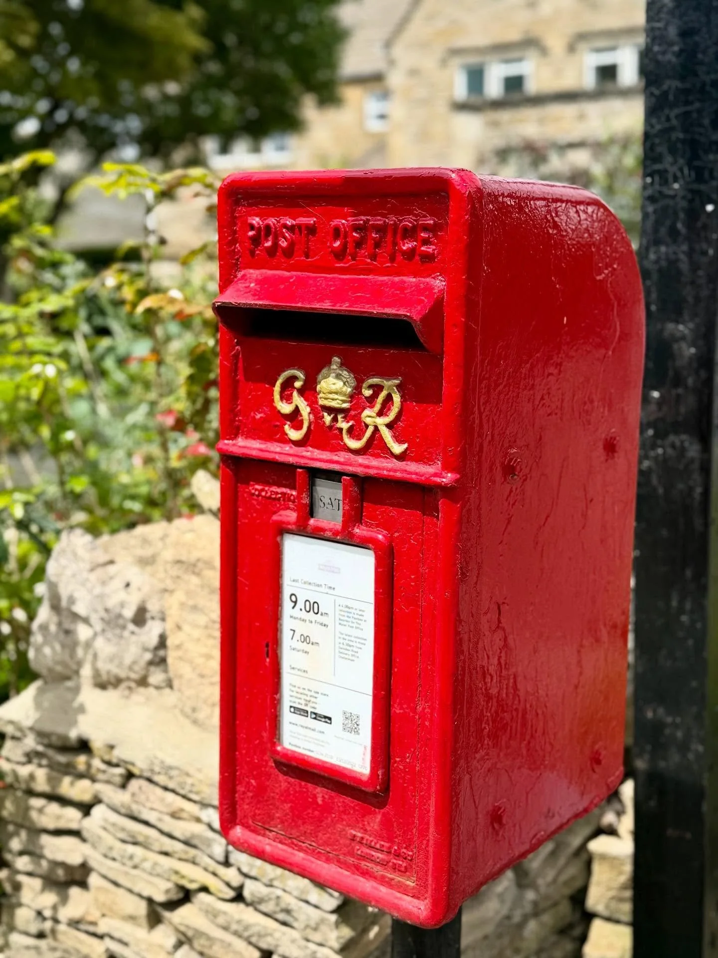 📮England&rsquo;s iconic red post boxes might not be quite as famous as the classic red phone boxes, but they&rsquo;re (in my humble opinion) much more interesting to spot. The reason for this is because whomever was monarch at the time, had their ci