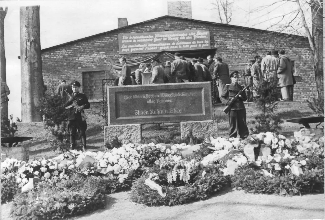 Memorial ceremony on the crematorium forecourt of the Dora memorial, 1954. Photo: Unknown. ©Thuringian Main State Archives Weimar