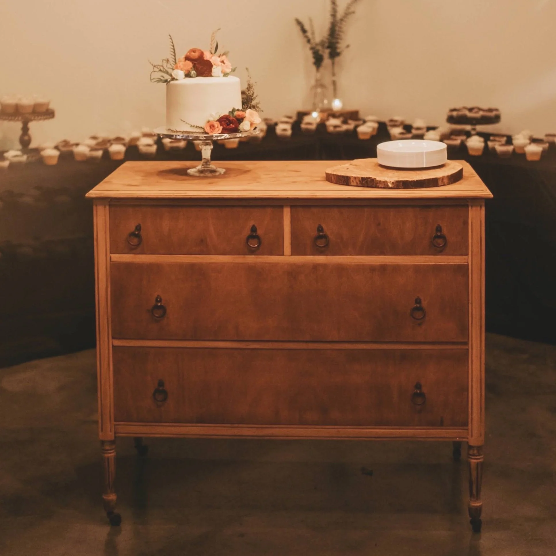 (1) vintage dresser