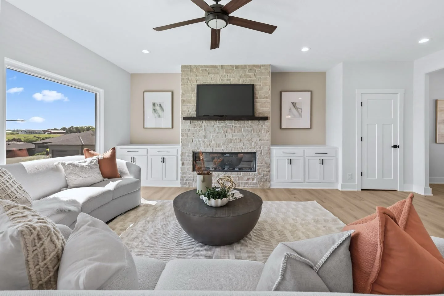 ✨ Just listed! ✨

We loved staging this gorgeous home, and now it&rsquo;s on the market! 

Finding a brand-new home with over 4,000 square feet at this price is an incredible opportunity!

🏡 5 bed | 5 bath
📐 4,016 sq. ft.
💲 $659,000

If you&rsquo;