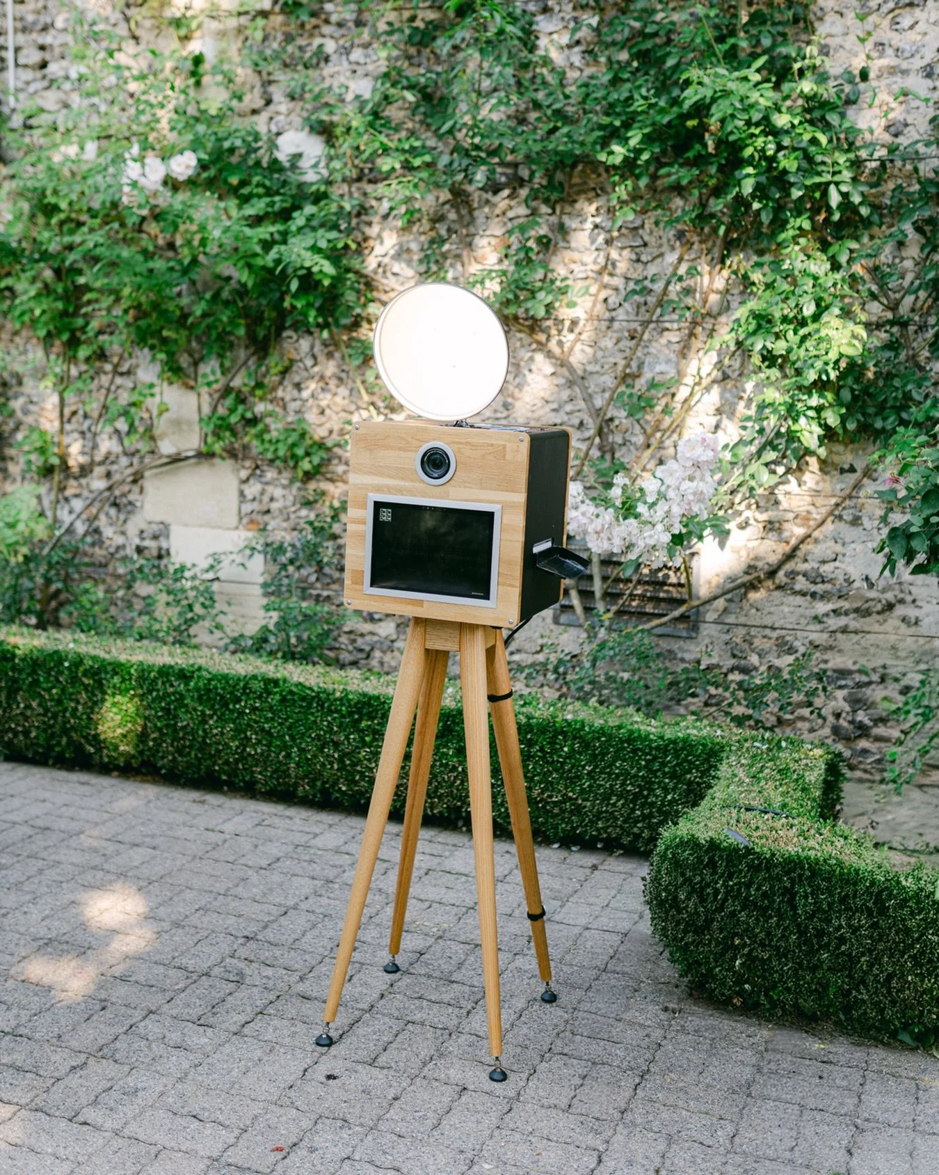 Le design avec lequel on compose depuis maintenant 2 ans 📸 
Pour toutes demandes de renseignement : 📨

#photobooth #photoboothwedding #wedding