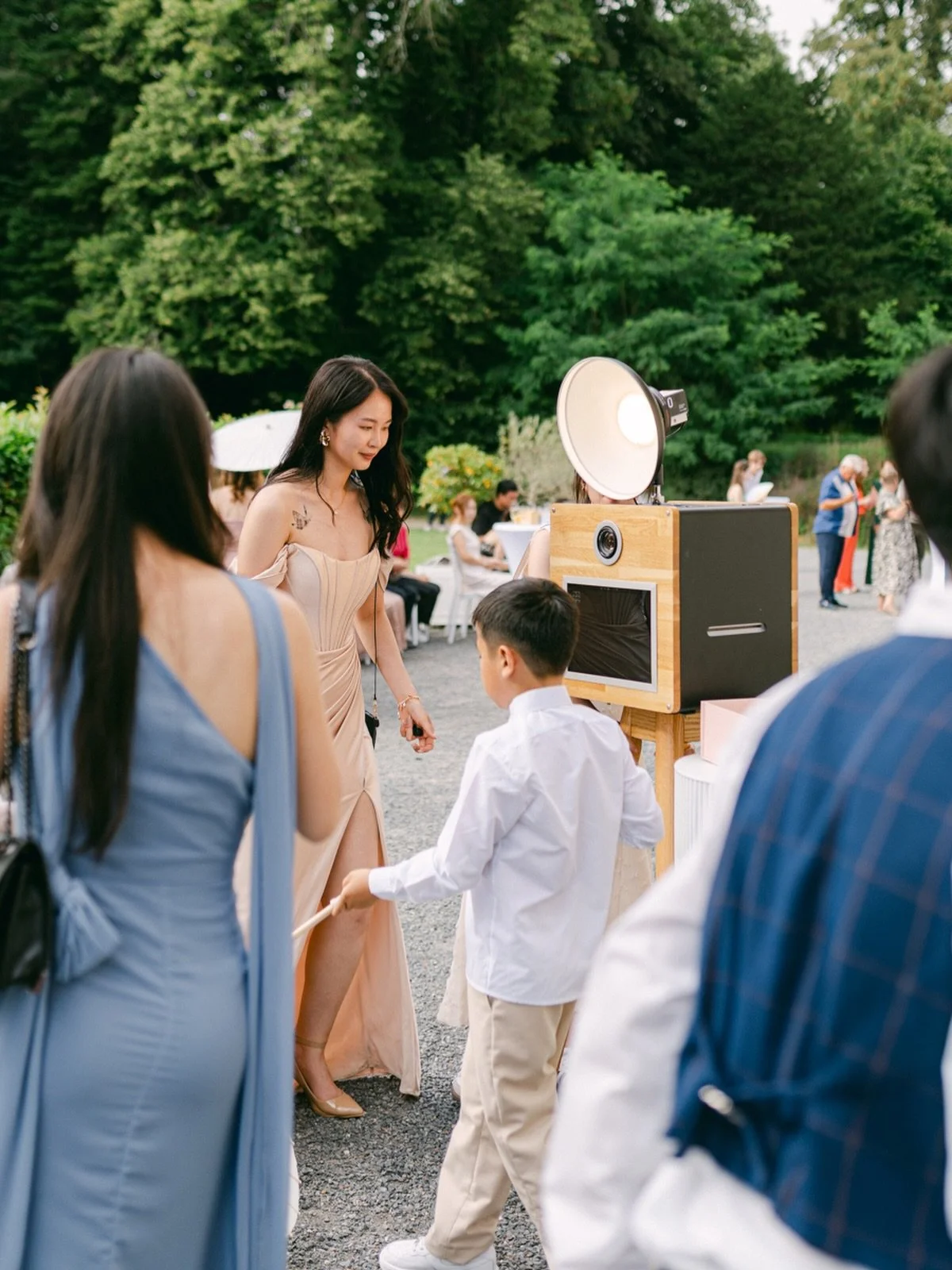 Il nous reste encore quelques disponibilit&eacute;s pour l&rsquo;&eacute;t&eacute; &agrave; venir 📸
Pour r&eacute;server son photobooth : 📨 ou rendez-vous sur notre site 

#photobooth #photoboothwedding #photoboothrental #wedding