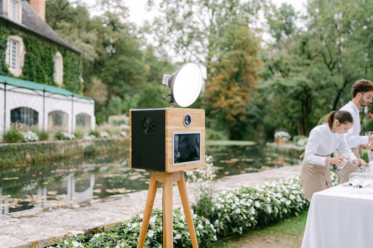 Tu cherches LE photobooth qui se marie parfaitement dans le d&eacute;cor Normand ? T&rsquo;es au bon endroit 📍

#photobooth #photoboothrental #photoboothwedding #wedding