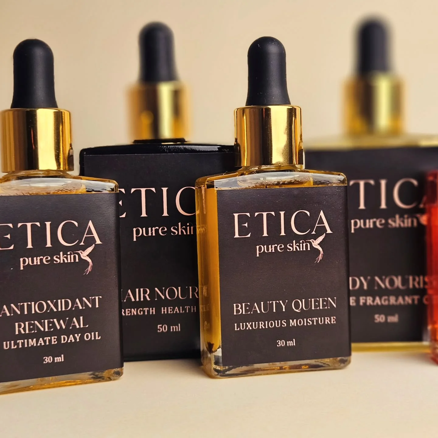 The Top 5 Reasons to Love Using Facial Oils: 

1. Deep, Long-Lasting Hydration
Unlike traditional moisturizers that often sit on the surface and are made of mostly water, facial oils are more concentrated &amp; can penetrate deep into the skin layers