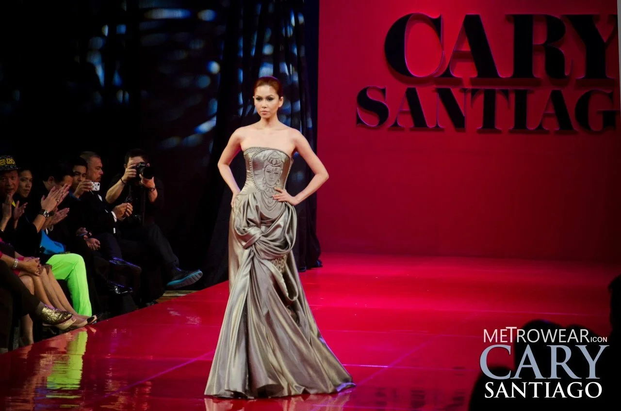 Bianca Valerio runway model CARY SANTIAGO