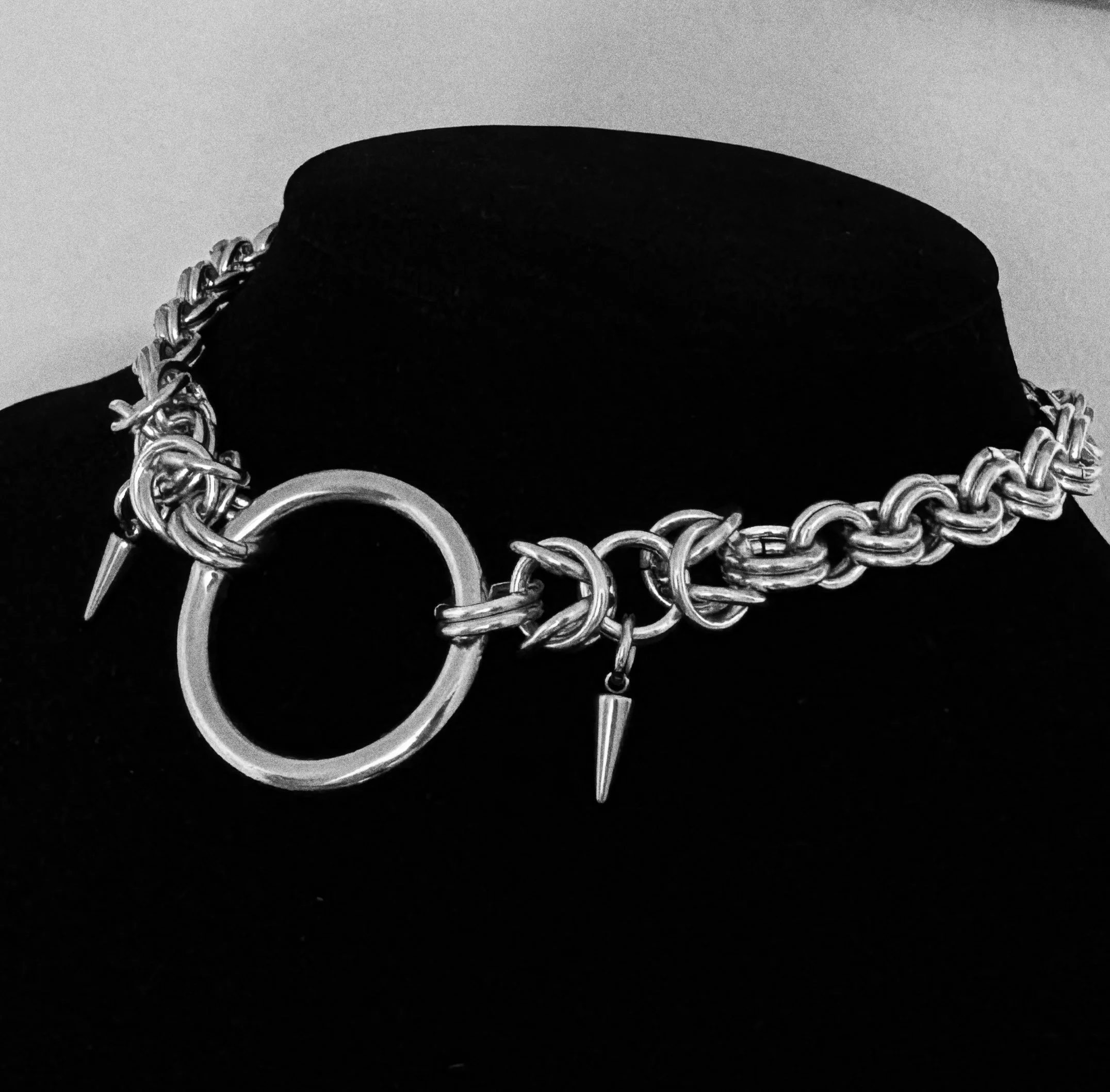 spikey chainmail choker