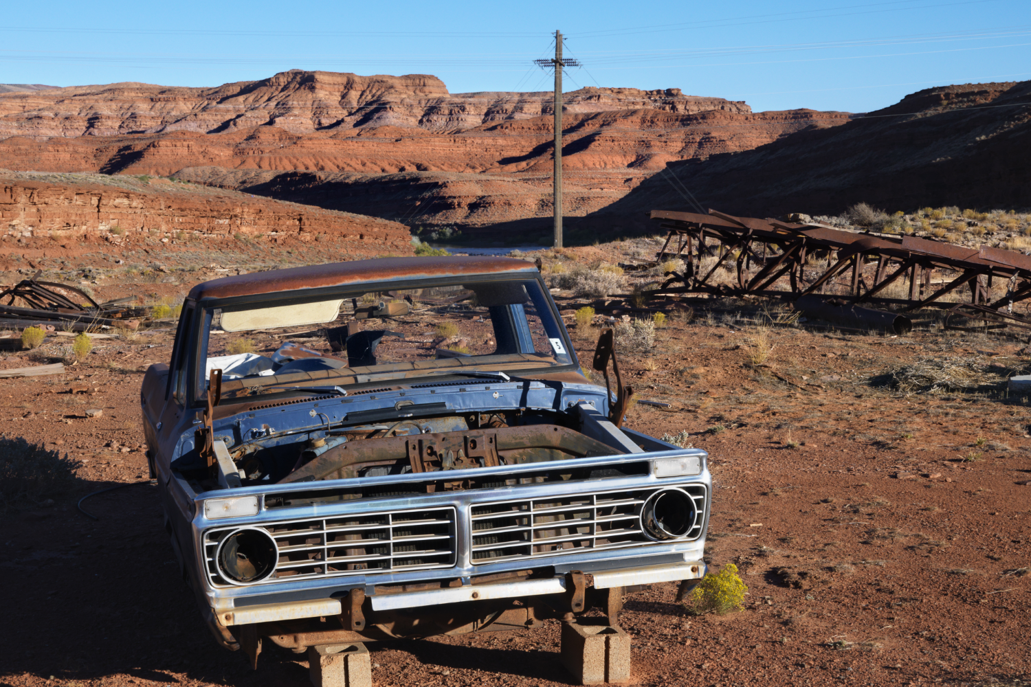 Turning Abandoned Cars Into Cash: AACME Auto’s Role in Vehicle Recovery