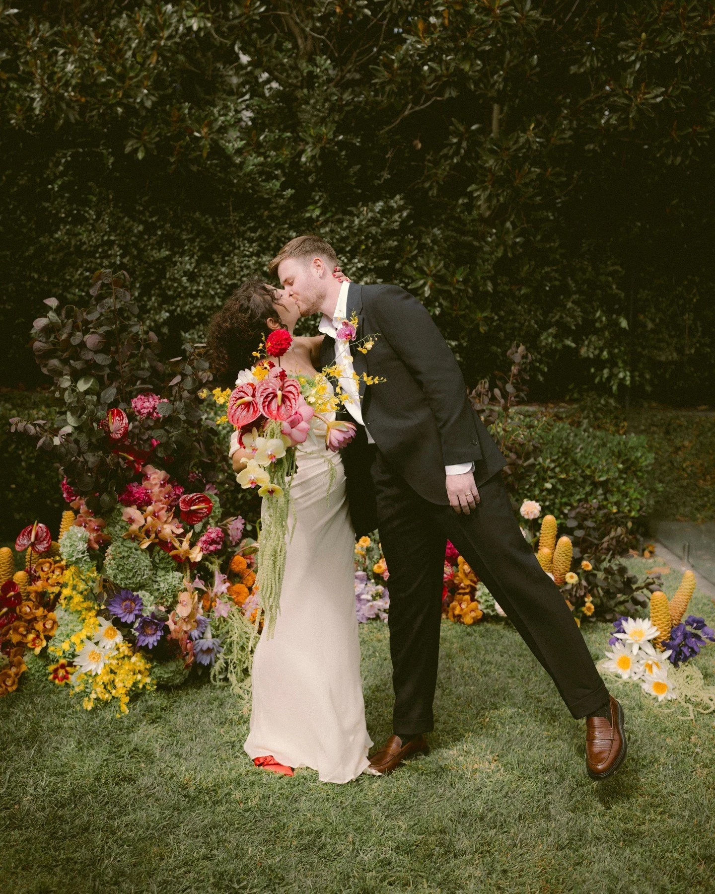 Will &amp; Lea ❤️&zwj;🔥 An honour doing the flowers for the wedding of my twin brother and sister-in law. A beautiful day 🫶

Captured by @igotyoubabeweddings