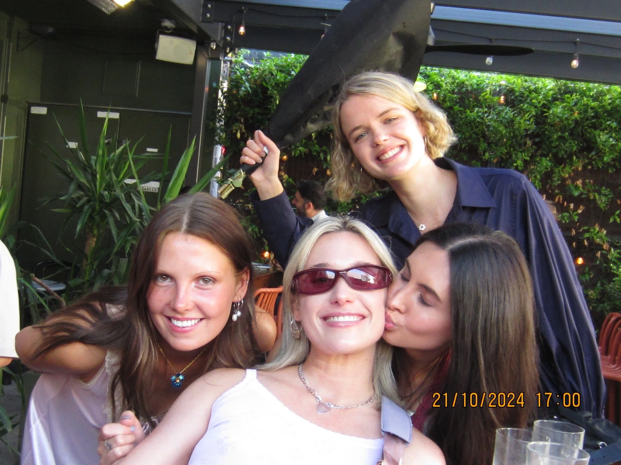 We knew the sun came back for a reason &mdash; Bottomless Brunch at Paloma&rsquo;s. ☀️🍸

 Margs, slushies, cervezas + a Mexican feast that tastes like summer itself.

 Good drinks, good mates, and questionable decisions &mdash; just how Saturdays sh