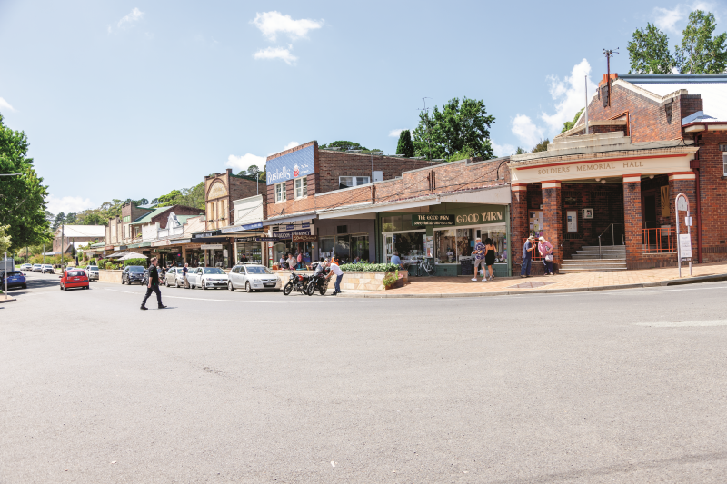 Bundanoon Soldiers Memorial Hall and main street