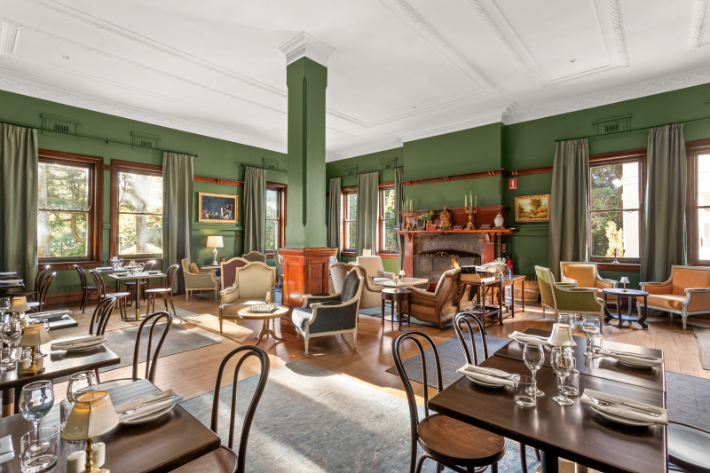 The grand Robertson Hotel Lounge